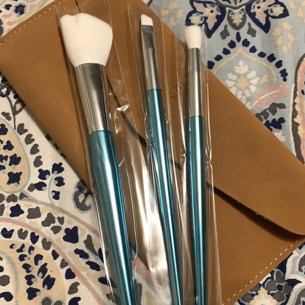 Elaine Badro babyblues‎ brush set
